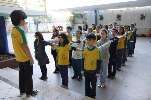 Crianças se preparam "como gente grande" por vaga no Colégio Militar