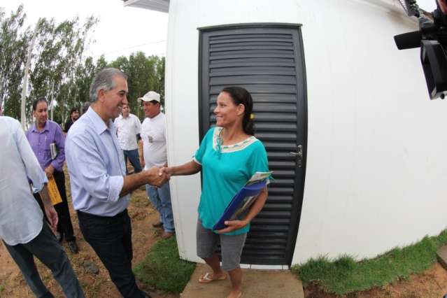 Reinaldo entrega 30 casas durante comemora&ccedil;&atilde;o de anivers&aacute;rio de cidade