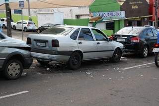 Acidente deixou o trânsito conturbado na avenida. (Foto: Marcos Ermínio)