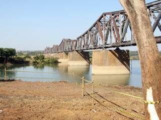 Ponte nova vai ser construída ao lado da travessia ferroviária em Três Lagoas. (Foto: Divulgação)