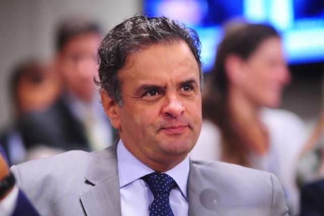 A&eacute;cio critica modelo de gest&atilde;o do PT e n&atilde;o acha natural alian&ccedil;a