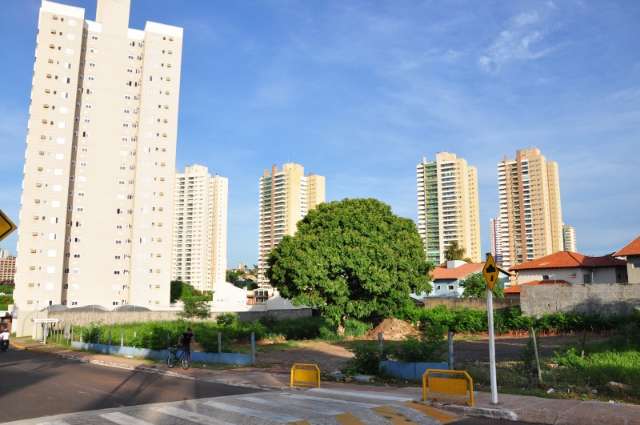 Semana come&ccedil;a com forte calor e previs&atilde;o de chuva em Campo Grande 