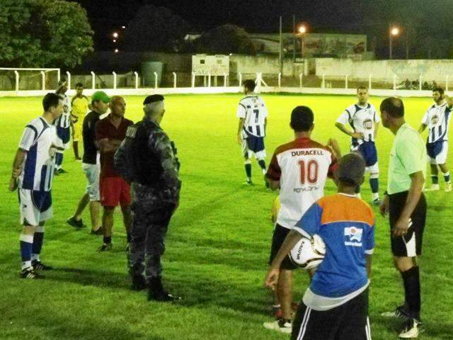  Jogador de futebol &eacute; preso depois de agredir juiz em Coxim 