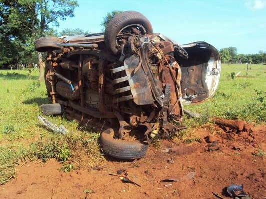  Acidente entre caminhonete e carro deixa uma pessoa ferida