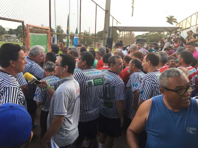 Como nos bons tempos, Comer&aacute;rio festivo no Gadia fica no empate em 2 a 2