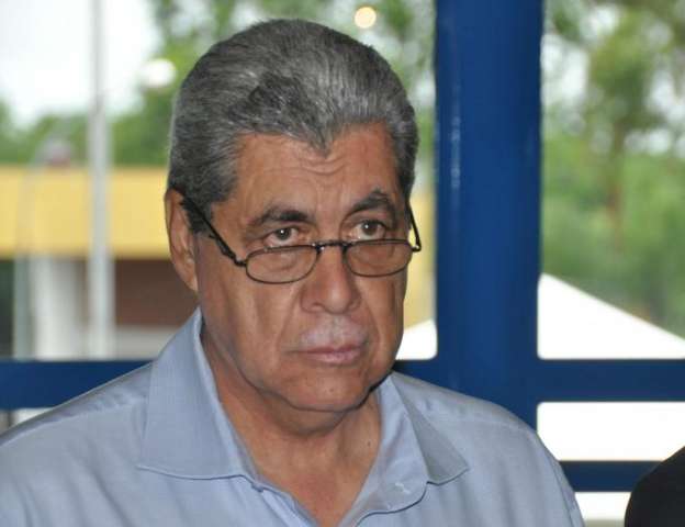 Andr&eacute; diz que se tiver compet&ecirc;ncia paga-se as contas e folha em 2015