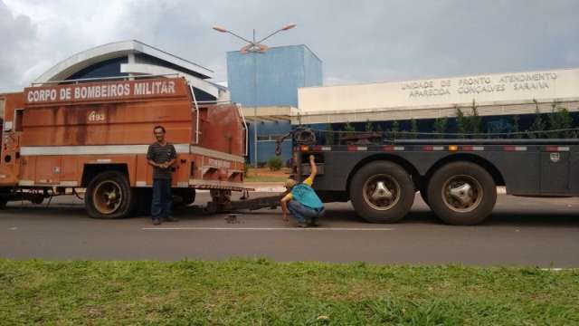 Caminh&atilde;o de Bombeiros flagrado sendo rebocado foi a leil&atilde;o em 2015