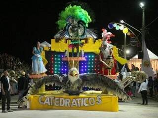 Catedráticos relembrou de outros carnavais. (Foto: Marcos Ermínio)