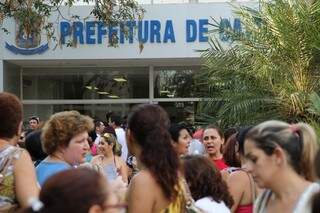 Professores fazem protesto por reajuste de 8,46% na Prefeitura da Capital (Foto: Marcos Ermínio)