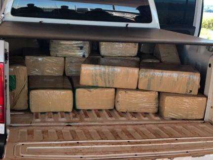 Jovem &eacute; preso transportando 1,3 tonelada de maconha em ve&iacute;culo roubado