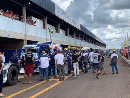 Paulo Salustiano vence a segunda corrida da Copa Truck na Capital