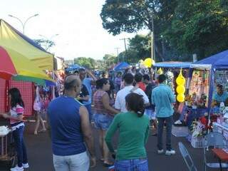 Ap&oacute;s inaugura&ccedil;&atilde;o frustrada, clima em feira livre agora &eacute; de entusiasmo