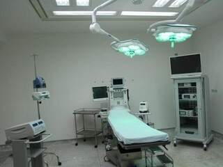 Sala de cirurgia no Hospital do Trauma, cuja construção é alvo de investigação pelo MPE.
