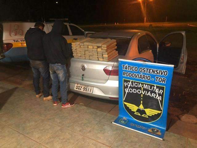 Dupla que saiu de RO &eacute; presa no trajeto de volta com 52 quilos de maconha 