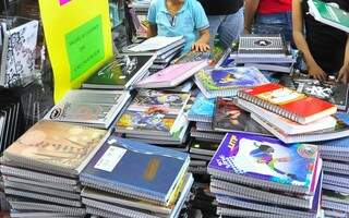 Procon pesquisou o preço de 74 itens em oito livrarias e papelarias de Dourados (Foto: Eliel Oliveira)