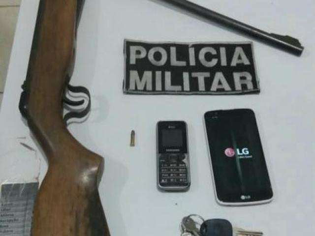 Assaltante faz taxista ref&eacute;m para roubar carro, mas &eacute; perseguido e preso