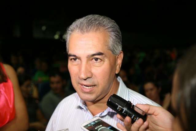 Governador entrega unidades habitacionais em Aparecida do Taboado