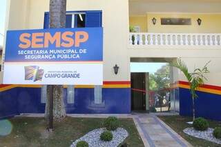 A nova sede é localizada no Jardim dos Estados e pertencia a contrabandistas (Foto: Marcos Ermínio)