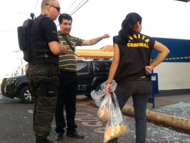 Pol&iacute;cia encontra explosivo e mais de 60 capsulas pr&oacute;ximo a banco