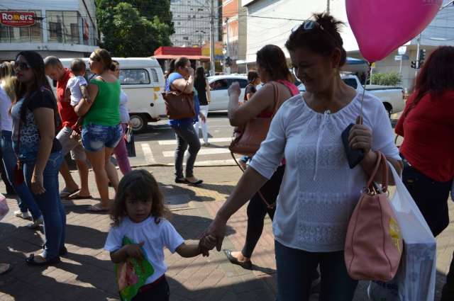 Centro aos s&aacute;bados vira programa de fam&iacute;lia, mesmo sem dinheiro no bolso 