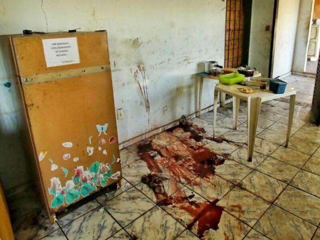  Homem amarrado e morto em posto de combust&iacute;veis tinha 54 anos 