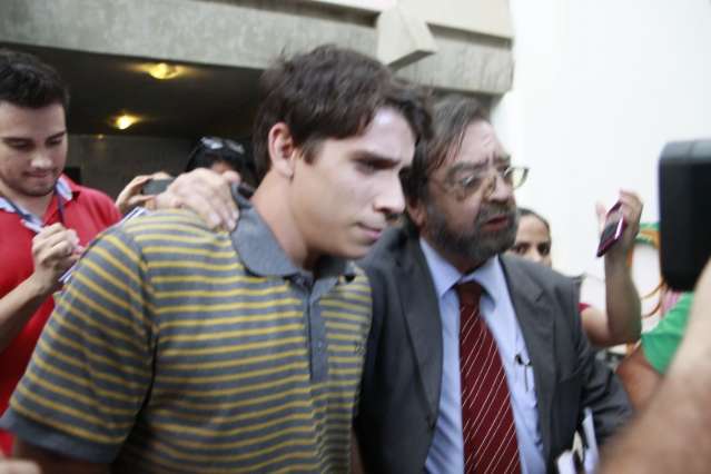 Em depoimento, jovem foragido diz que programou ficar sozinho com a namorada