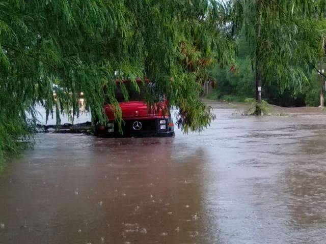Campo Grande registra alagamentos e transtornos com chuvarada