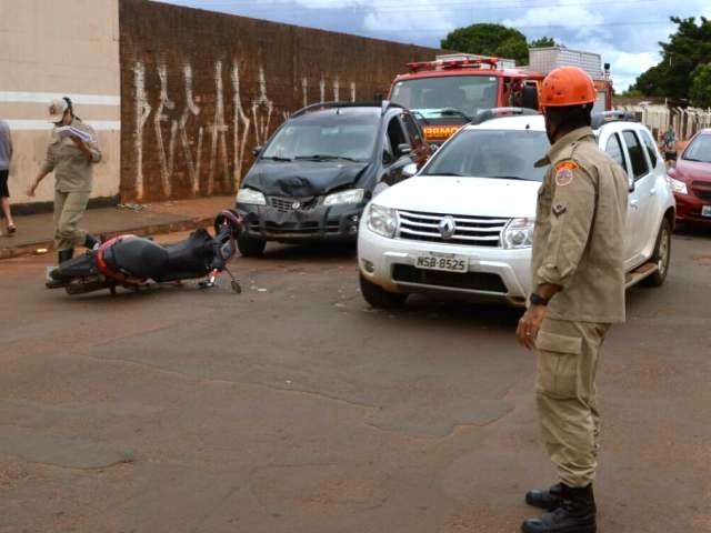 Na contram&atilde;o, motociclista bate de frente em carro no Aero Rancho