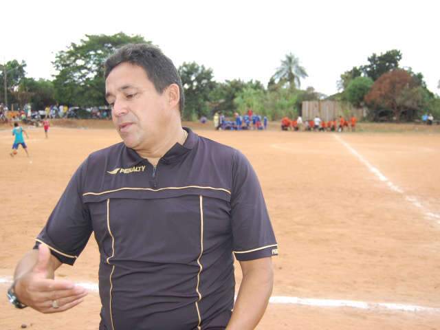 Nos campos de terra, futebol de fim de semana movimenta bairros 