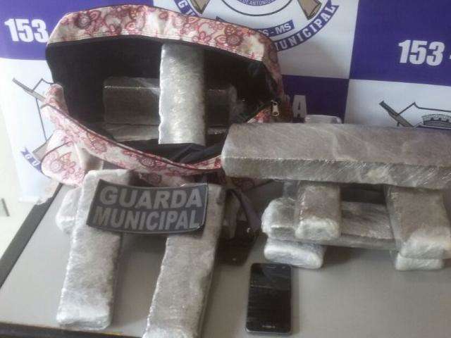 Mulher &eacute; presa transportando droga em &ocirc;nibus de Ponta Por&atilde; para Goiania