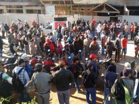 Funcion&aacute;rios da constru&ccedil;&atilde;o civil protestam por reajuste acima de 10%