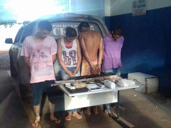 Preso grupo que fez fam&iacute;lia ref&eacute;m no Taveir&oacute;polis para roubar carro 