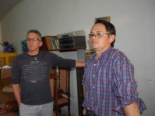 Josimar (à esquerda) e Ivanilson trabalhavam juntos em uma empresa de móveis para escritório. (Foto: Simão Nogueira)