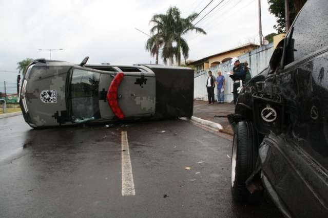 Viatura do Bope tomba ao se deslocar para atender assassinato de PM