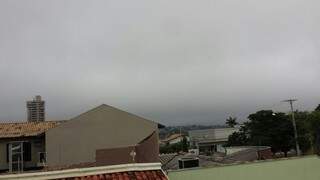 Em Campo Grande, o tempo amanheceu nublado deve chover nesta segunda-feira (16). (Foto: Renata Volpe)