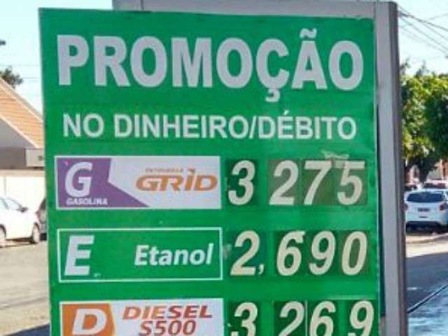 Consumidor pode economizar at&eacute; R$ 0,35 pagando gasolina no dinheiro