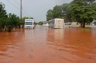Lagoa do Sapo transbordou e alagou diversas ruas do município. (Foto:Germino Roz/Nova News)