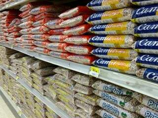 O preço do pacote do feijão carioca teve uma variação de 83% nas prateleiras dos supermercados da Capital (Foto Fernanda Yafusso)