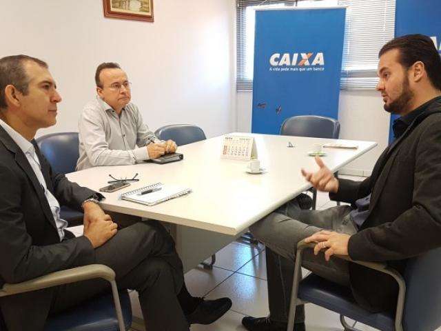 Emha e Caixa discutem sobre continuidade das obras do Rui Pimentel