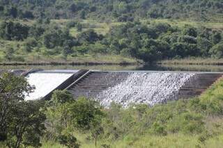 Represa do Guariroba, que fica na saída para Três Lagoas, em Campo Grande.  (Foto: Marcos Ermínio) 