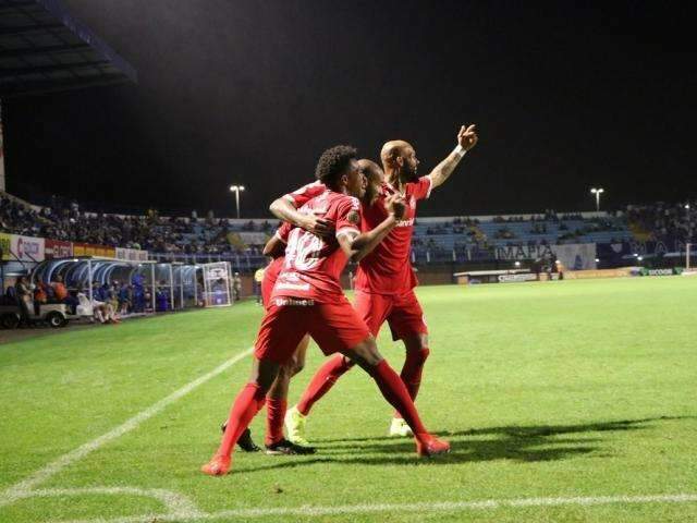 Com gols de Patrick e Sarrafiore, Internacional vence o Ava&iacute; por 2 a 0