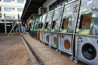 Máquinas de jukebox apreendidas são levadas para o Gaeco. (Foto: Elverson Cardozo)