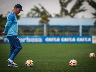 Técnico Mano Menezes na preparação para o segundo duelo com o Boca (Foto: Vinnicius Silva/Cruzeiro)
