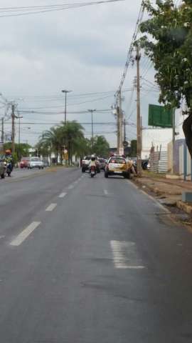 Carro da Agetran atrapalha tr&acirc;nsito e ag&ecirc;ncia alega que estava em ocorr&ecirc;ncia