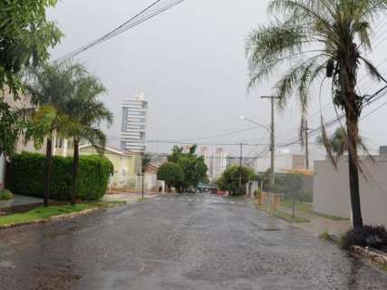 Semana começa com alerta de chuvas intensas em 34 municípios 