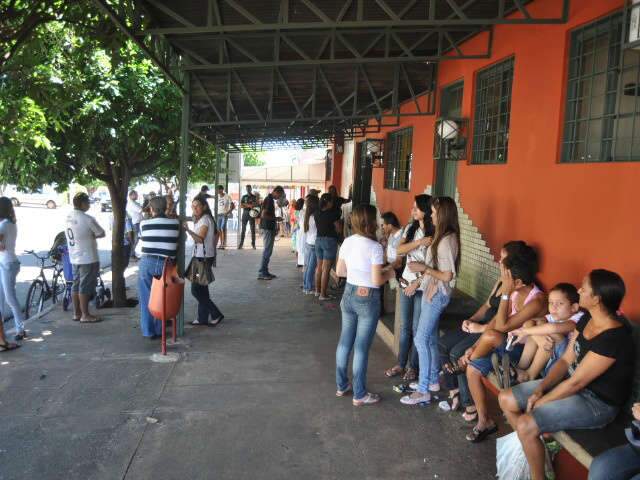  Amigos e familiares tentam entender assassinato de irm&atilde;os na Moreninha
