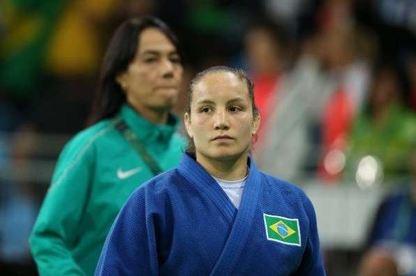 Maria Portela &eacute; punida e eliminada no jud&ocirc;; Tiago Camilo tamb&eacute;m deixa disputa