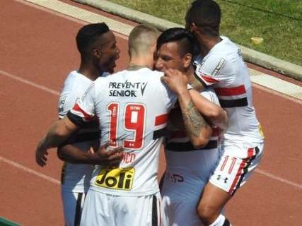 São Paulo vence Figueirense e quebra jejum de dois meses no Morumbi
