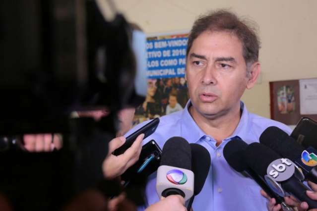 Bernal rebate deputado que votou contra Dilma e defende novas elei&ccedil;&otilde;es