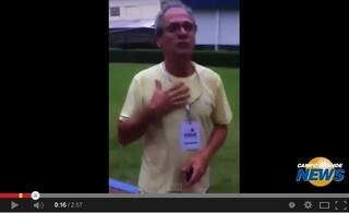 Vídeo cedido ao Campo Grande News mostra homem identificado com crachá da Funca discutindo com candidatos (Imagem: Reprodução/YouTube)